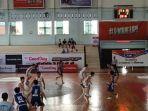 Duel-SMA-Methodist-Binjai-biru-melawan-SMA-Wiyata-Dharma-di-GOR-Unpri-Kota-Medan.jpg