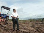 Eddy-Tinjau-lahan.jpg