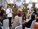 Edy-Rahmayadi-bersama-Wali-Kota-Medan-Bobby-Nasution-meninjau-penyaluran-Bantuan-Langsung-Tunai.jpg