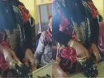 Emak-Juragan-emas-Antri-Bansos.jpg