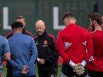 Erik-ten-hag-man-united-latihan.jpg