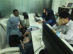 Fadillah-mahasiswa-Kedokteran-bersama-ayahnya-Julfadli.jpg