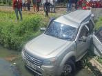 Diduga Tak Dengar Peringatan, Mobil Ford Everest Remuk Dihantam Kereta Api di Kisaran