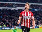 Foto-Striker-PSV-Luuk-de-Jong-Mantan-Bomber-Barcelona.jpg