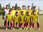 Foto-bersama-skuat-Tim-Sepakbola-Putra-Sumatra-Utara-sebelum-melakukan-laga-uji-coba.jpg