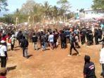 Gara-gara-Senggol-senggolan-Karnaval-HUT-RI-di-Garut-Ricuh-Sejumlah-Orang-Luka-luka-Dilempar-Batu.jpg