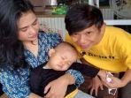 Ginanjar-Empat-Sekawan-bersama-istri-dan-anak.jpg