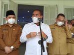 Gubernur-Sumatera-Utara-Edy-di-depan-Aula-Tengku-Rizal-Nurdin-Medan-Rabu-642022.jpg