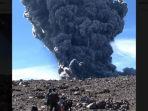 Gunung-Marapi-Erupsi-40-Pendaki-Terjebak-di-Puncak-Gunung-Kondisi-Belum-Diketahui.jpg
