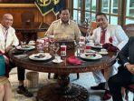 Hotman-Paris-Hutapea-bertemu-dengan-Menteri-Pertahanan-Menhan-RI-Prabowo-Subianto.jpg