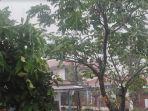 Hujan-deras-disertai-angin-kencang-guyur-Kota-Medan.jpg