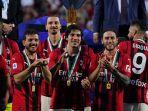 Ibrahimovic-di-belakang.jpg