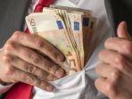 Ilustrasi-uang-suap-sawer.jpg