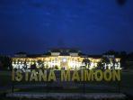 Istana-Maimoon_7-April-2023_01.jpg<pf>Istana-Maimoon_7-April-2024_02.jpg<pf>Sejumlah-warga-Kota-Medan-menikmati-suasana-malam-di-kawasan-Istana-Maimoon.jpg
