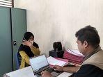 Istri-Menyerahkan-Diri.jpg