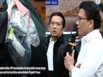 Jaksa-penuntut-umum-menampilkan-sarung-tangan-yang-diduga-dipakai-Ferdy-Sambo.jpg