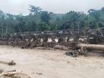 Jembatan-yang-menghubungkan-Desa-Batu-Jonjong-Rusak_Banjir-Bandang-Bahorok_.jpg