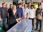 Jenazah-Almarhum-Argo-Prasetyo-saat-tiba-di-Bandara-Internasional.jpg
