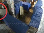 Jepretan-layar-rekaman-CCTV-seorang-pria-berada-di-sebuah-toko-aksesoris.jpg