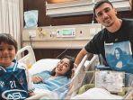 Jessica-Iskandar-bersama-sang-suami-dan-kedua-buah-hatinya-setelah-melahirkan_Senin.jpg