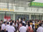 Jokowi-dan-Iriana-di-Terminal-Amplas.jpg