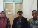 KELUARGA-KORBAN-BEGAL-Winda-didampingi-suami-dan-keluarga-saat.jpg