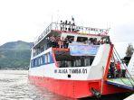 KMP-Julaga-Berlayar-Pertamakali-Bupati-Samosir-Vandiko-Bakal-Meningkatkan-Konektivitas-1.jpg