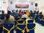 KPUD-Karo-rapat-dengan-parpol_penyerahan-hasil-verifikasi-berkas-Bacaleg.jpg