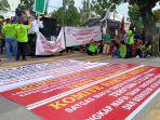 KRB-demo-sampaikan-18-poin-di-depan-Gedung-Gubernur-Sumatera-Utara.jpg