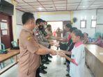 Kanit-Binmas-Polsek-Lahewa-Polres-Nias-Aiptu-E-Lase-bersama-Bhabinkamtibmas-Brigadir-M-Gurning.jpg