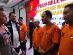 Kapolres-Asahan-AKBP-Afdhal-Junaidi-mengintrogasi.jpg