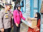 Kapolres-Padangsidimpuan-AKBP-Dudung-Setyawan-Dan-istri-bagi-sembako-m3.jpg