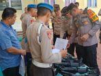 Kapolres-Taput-AKBP-Ernis-Sitinjak_Pemeriksaan-senjata-api-di-Mapolres-Taput_.jpg