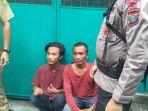 Kedua-pelaku-maling-handphone-usai-ditangkap-warga.jpg