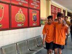 Kedua-pelaku-tampak-berjalan-pincang-usai-kakinya-ditembak-polisi_1.jpg