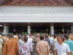 Kepala-Desa-Demo-di-Kantor-Gubernur-Aceh.jpg