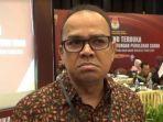 Ketua-KPU-Sumut-Agus-Arifin-Siregar-diwawancarai-saat-rekapitulasi-suara_.jpg