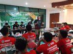 Ketua-Panitia-Aulia-Rahman-memberikan-arahan-kepada-peserta-pelatihan1.jpg