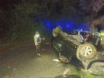 Kondisi-mobil-Toyota-Avanza-BK-1146-ZJ-tergelincir-hingga-terbalik-di-Jalan-Alternatif-Langkat-Karo.jpg