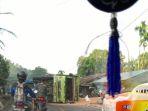 Kondisi-truk-bermuatan-jagung-yang-terguling-di-Jalan-Jamin-Ginting.jpg