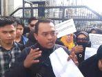 Korban-Penipuan-Casis-TNI-Orangtua-Casis-TNI-menggelar-demo-protes.jpg