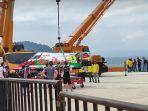 Kru-pebalap-persiapkan-perahu-jelang-sehari-lagi-gelaran-F1H2O.jpg