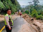 Longsoran-di-daerah-Tapanuli-Utara-sebabkan-ruas-jalan-tertutup.jpg