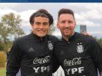 Luka-Romero-berfoto-bersama-Lionel-Messi-dalam-sesi-latihan-timnas-Argentina-di-jeda-internasional.jpg