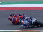 Manuver-Enea-Bastianini-yang-menyalip-Jorge-Martin-pada-lap-terakhir-MotoGP-Italia-2024.jpg
