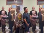 Mediasi-antara-Eko-Maryanto-dua-dari-kiri-dan-panitia-Kepung-Carnival-sd.jpg