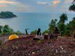 Melihat-Sunset-dari-atas-bukit-tangga-1000.jpg
