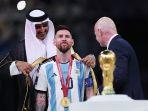 Messi-dipakai-jubah-hitam-bisht.jpg