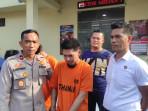 Momen-Kapolsek-Medan-Baru-Kompol-Hendrik-Fernandes-Aritonang-kiri.jpg