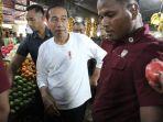Momen-Presiden-Jokowi-membeli-buah-buahan-di-Pasar-Buah-Berastagi-Karo.jpg